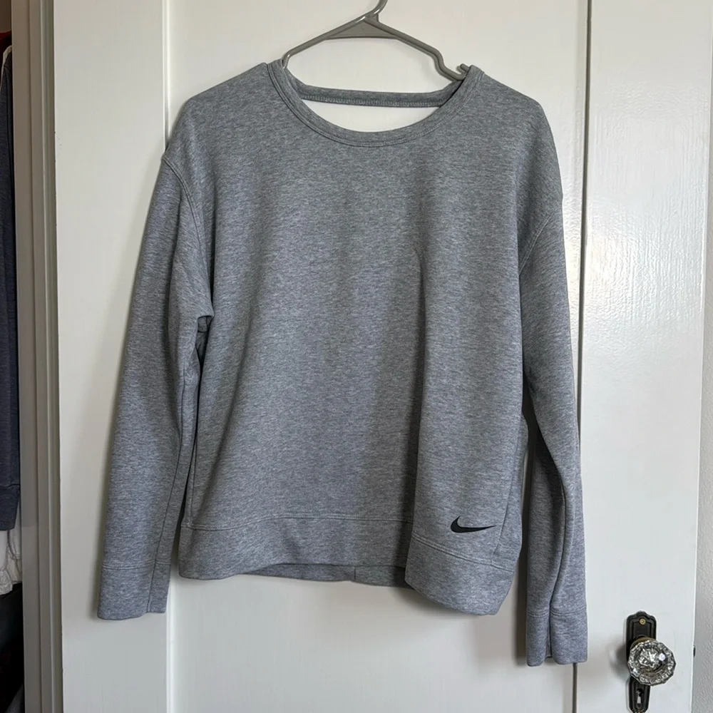 Nike Dri-FIT Gray Open-Back Long-Sleeve Workout Top Women’s Small